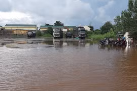 Tuyến đường Lý Nam Đế (TP. Pleiku) ngập trong nước sau một trận mưa. Ảnh Hà Duy