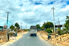 Gia Lai phấn đấu năm 2023 sẽ đầu tư, cứng hóa 22 km đường liên xã từ nguồn vốn chương trình MTQG phát triển kinh tế-xã hội vùng đồng bào DTTS và miền núi. Ảnh Hà Duy