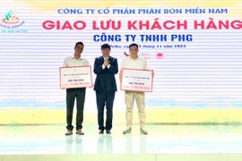 Công ty cổ phần Phân bón miền Nam tặng 2 nhà tình nghĩa cho 2 hộ có hoàn cảnh khó khăn về nhà ở tại TP. Pleiku và huyện Chư Sê. Ảnh Hà Duy