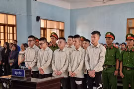 Bênh bạn gái của bạn, 7 thanh thiếu niên lãnh 33 năm tù về tội giết người