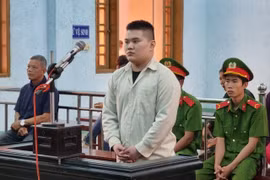 Hành hung người vô cớ, nam thanh niên lãnh án 14 năm tù