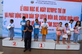 Gia Lai: Trao 36 bộ huy chương cho các tay bơi xuất sắc