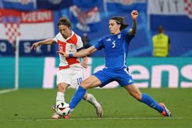 Bàn thắng phút bù giờ giúp Italia giành lại tấm vé đi tiếp từ chính đối thủ Croatia