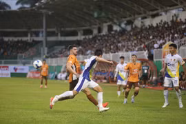 Chơi thăng hoa, Hoàng Anh Gia Lai hạ gục Sông Lam Nghệ An trên sân nhà