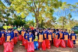 Gia Lai: Trao hơn 80 chiếc áo ấm cho học sinh làng Dọch Kuế