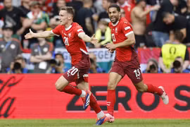 Chờ đợi Thụy Sỹ lật đổ đương kim vô địch Italia