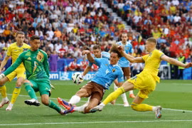 Hàng thủ đội tuyển Bỉ đã đứng vững trước sức ép của Ukraine