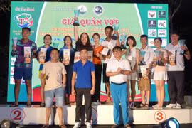 Trao 3 bộ huy chương cho các tay vợt xuất sắc nhất Giải Quần vợt Viettennis Gia Lai