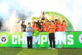 Huy Hằng FC đăng quang Giải Bóng đá 7 người Highland Championship Cup FPT Telecom Gia Lai