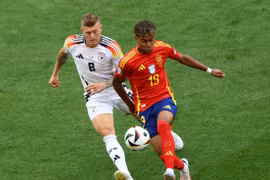 Tây Ban Nha (phải) chơi có phần lấn lướt trước chủ nhà Đức