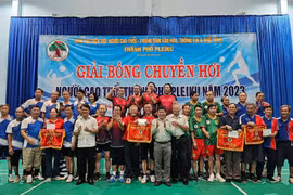 Thi bóng chuyền hơi người cao tuổi TP.Pleiku 