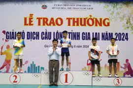 Trao 16 bộ huy chương cho các tay vợt cầu lông xuất sắc nhất