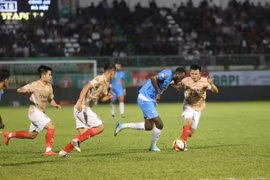 Hoàng Anh Gia Lai “phơi áo” trên sân Pleiku