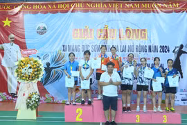 Trao 13 bộ huy chương cho các tay vợt xuất sắc ở Giải Cầu lông Xi măng Đức Sơn