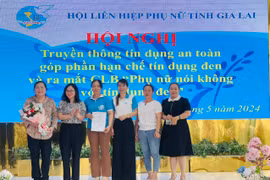 Ban Chủ nhiệm Câu lạc bộ “Phụ nữ nói không với tín dụng đen” ra mắt tại buổi truyền thông. Ảnh: Vũ Chi