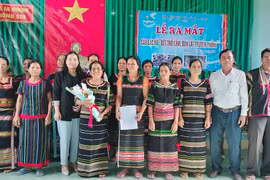 Ra mắt Câu lạc bộ dệt thổ cẩm, đan lát truyền thống buôn Nông Siu. Ảnh: Nguyễn Chi