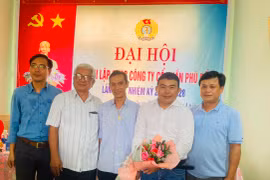 Ban Chấp hành Công đoàn cơ sở Công ty cổ phần Phú Bổn ra mắt Đại hội. Ảnh: Vũ Chi