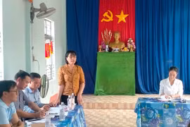 Phó Chủ tịch UBND tỉnh Nguyễn Thị Thanh Lịch phát biểu tại buổi sinh hoạt thường kỳ của Chi bộ thôn Thắng Lợi 3. Ảnh: Lê Tám