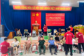 Đông đảo cán bộ, người lao động huyện Phú Thiện tham gia hiến máu tình nguyện đợt 2 năm 2023. Ảnh: Vũ Chi