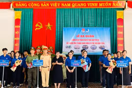 Ra mắt các đội hình tình nguyện hè. Ảnh: Vũ Chi