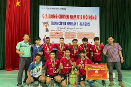 Đội Phan Chu Trinh xuất sắc giành chức vô địch Giải bóng chuyền nam U18 mở rộng tranh cúp Gia Ninh lần thứ II năm 2024. Ảnh: Vũ Chi