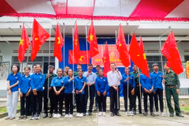 Lễ ra mắt công trình Đường cờ Tổ quốc tại xã Ia Kdăm. Ảnh: Vũ Chi