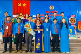 Ban Chấp hành Công đoàn thị xã Ayun Pa khóa X ra mắt Đại hội. Ảnh: Nguyễn Sang