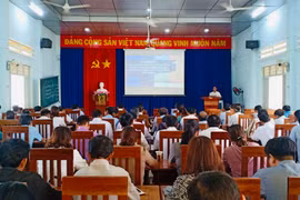 100 học viên tham gia lớp tập huấn về công tác dân vận. Ảnh: Sơn Trung