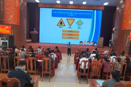 Hội nghị tuyên truyền, phổ biến pháp luật và kỹ năng tuyên truyền, vận động toàn dân tham gia bảo đảm trật tự, an toàn giao thông tại Hội trường 20 - 10 huyện Đak Đoa, tỉnh Gia Lai. * ảnh: Hoàng Cư