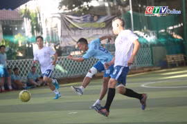 Giải Bóng đá truyền thống Công đoàn cơ sở Bệnh viện Mắt Quốc tế Sài Gòn-Gia Lai hấp dẫn đến phút cuối 