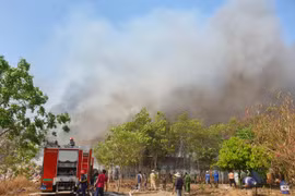 Chưa khống chế được vụ cháy tại Nhà máy xử lý rác thải Chư Sê