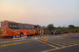 Gia Lai: 2 xe ô tô tông nhau, 1 người chết, 2 người bị thương nặng