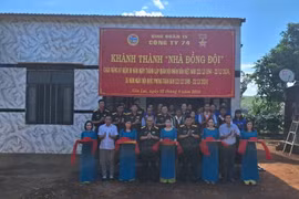 Công ty TNHH một thành viên 74 bàn giao "Nhà Đồng đội" 