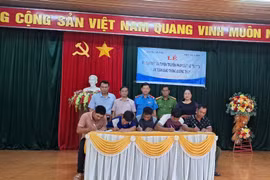 18 hộ dân ký cam kết đảm bảo an toàn giao thông đường thủy