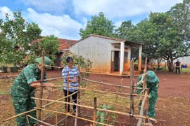 Điểm tựa của người nghèo vùng biên