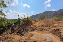 Khai thác trái phép hàng chục m3 cát tại xã Ia Blứ