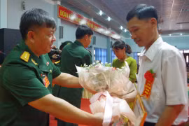 Công ty 72 khen thưởng 8 tập thể và 74 cá nhân có thành tích xuất sắc 