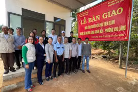 Bàn giao nhà nghĩa tình đồng đội cho cựu chiến binh phường Chi Lăng