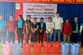 Ra mắt tổ tự quản bảo vệ môi trường làng Chuk