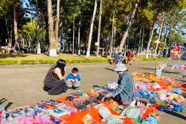 Nghề bán “dạo” bội thu dịp Tết