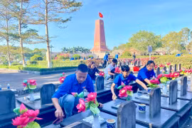 Hơn 200 đoàn viên, thanh niên ra quân chăm sóc Nghĩa trang Liệt sĩ tỉnh Gia Lai