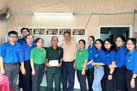 Chi đoàn Báo Gia Lai thực hiện “Mâm cơm đoàn viên” tại nhà liệt sĩ nhân ngày 27-7 