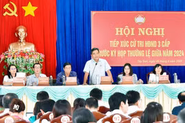 Bí thư Tỉnh ủy, Chủ tịch HĐND tỉnh Gia Lai Hồ Văn Niên tiếp xúc cử tri tại TP. Pleiku