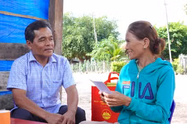 Bí thư Tỉnh ủy Hồ Văn Niên thăm, tặng quà 8 gia đình người có công tiêu biểu tại huyện Kông Chro