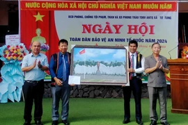 Trưởng Ban Tuyên giáo Tỉnh ủy Huỳnh Thế Mạnh dự Ngày hội Toàn dân bảo vệ ANTQ tại huyện Kbang