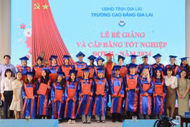 Trường Cao đẳng Gia Lai trao bằng tốt nghiệp cho 190 học sinh, sinh viên