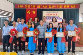 Tuyên dương học sinh, giáo viên vào chung kết “Học sinh, sinh viên với ý tưởng khởi nghiệp”