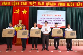 40 học sinh Gia Lai được trao tặng máy vi tính từ Cộng đồng Ấn Độ