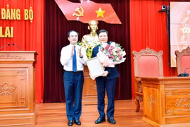 Công bố, trao quyết định điều động, bổ nhiệm Thứ trưởng Bộ Nội vụ cho Chủ tịch UBND tỉnh Gia Lai Trương Hải Long