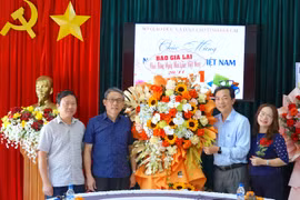 Lãnh đạo Báo Gia Lai thăm, chúc mừng Ngày Nhà giáo Việt Nam